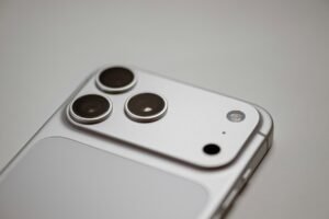 Apple’s iPhone 17 Surge Boosts AAPL Stock to Record High