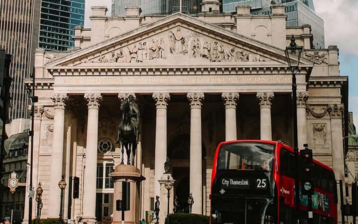 Bank of England Says Stablecoin Limits Are Temporary, Seeks Balanced Regulation