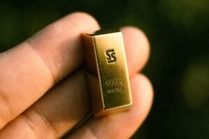 Gold Price Plunges After Biggest Drop in 12 Years