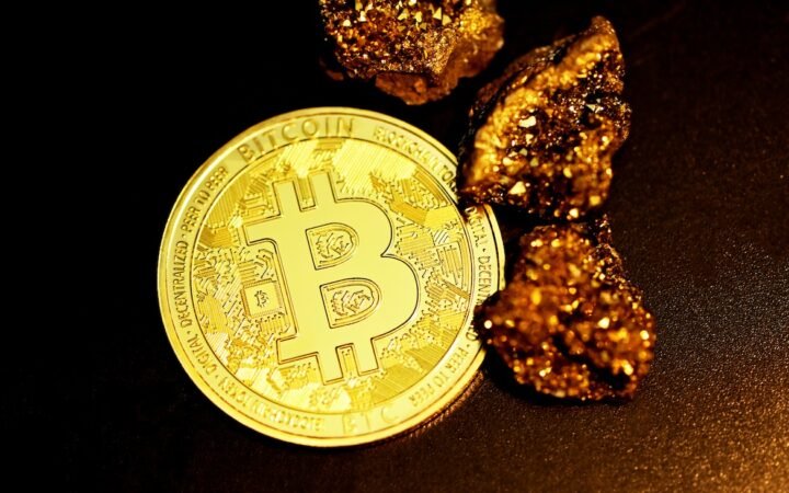 Which Serves as the Better US Dollar Hedge Gold or Bitcoin?