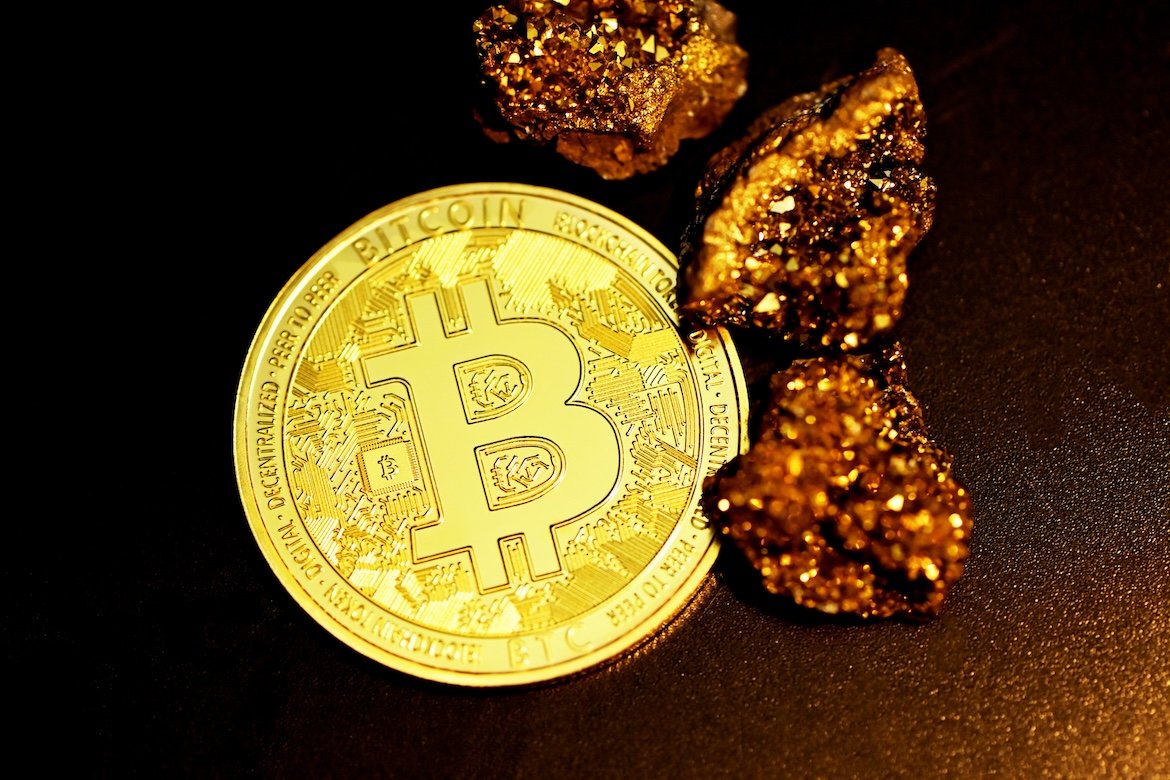 Which Serves as the Better US Dollar Hedge Gold or Bitcoin?
