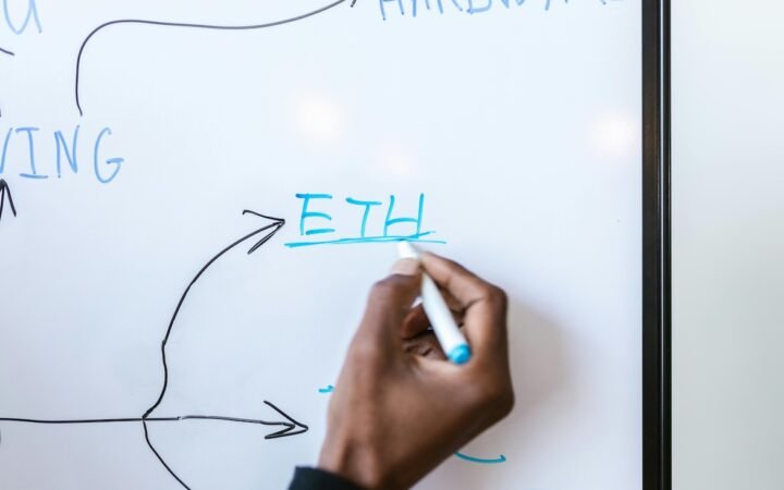 Tom Lee and Arthur Hayes Reaffirm $10K Ethereum Target Despite Market Drop