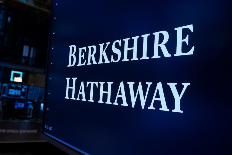 Berkshire Hathaway Cash Pile Hits Record $381.7B as Earnings Surge 34%