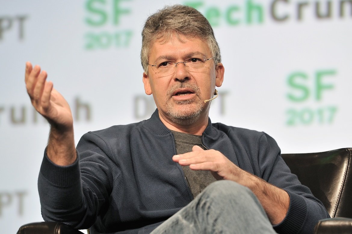 Apple Replaces Its AI Chief as Pressure Mounts to Catch Up in the AI Race