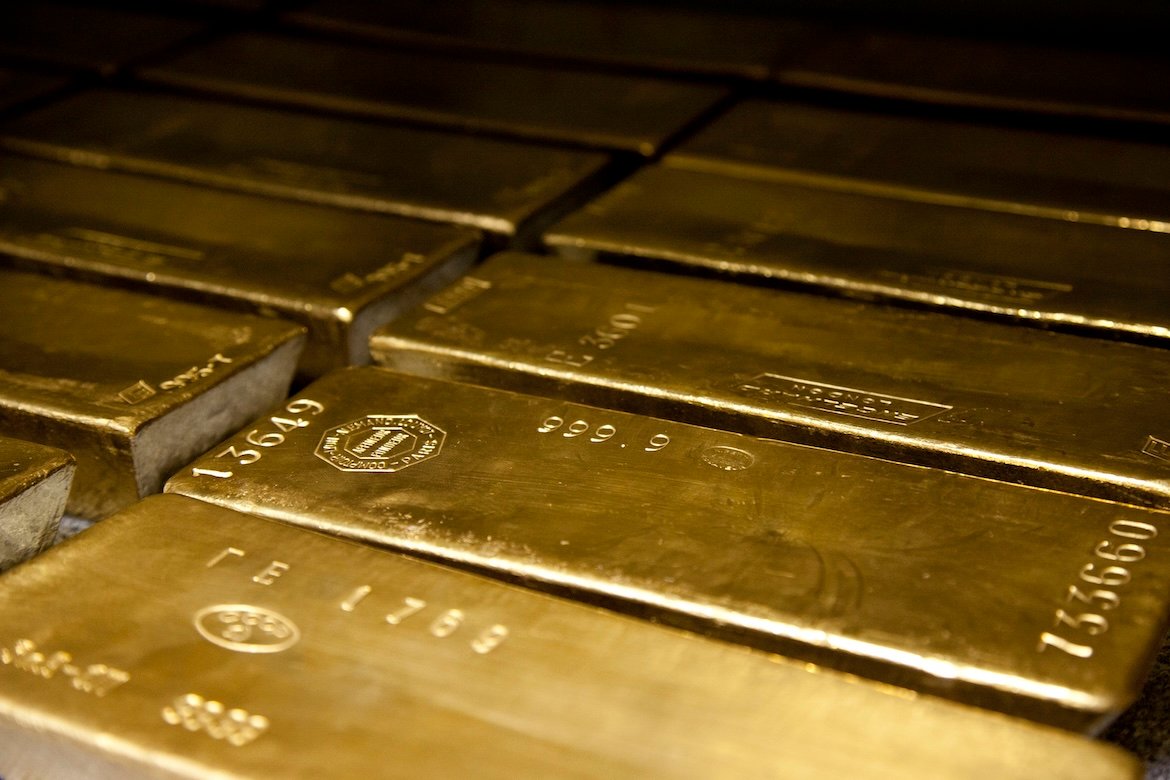 Gold Slips as Profit-Taking and Higher Treasury Yields Pressure Prices