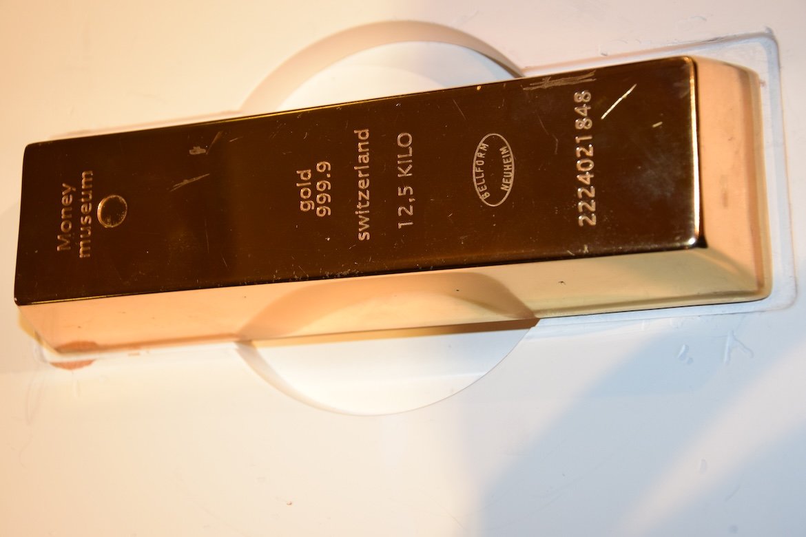 Gold Breaks $4,400 as Rate-Cut Bets Fuel Fresh Record Rally