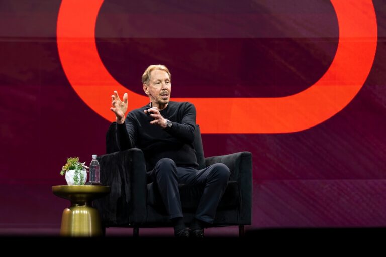 Oracle Shares Sink 11% After Revenue Miss, Dragging AI Stocks Lower