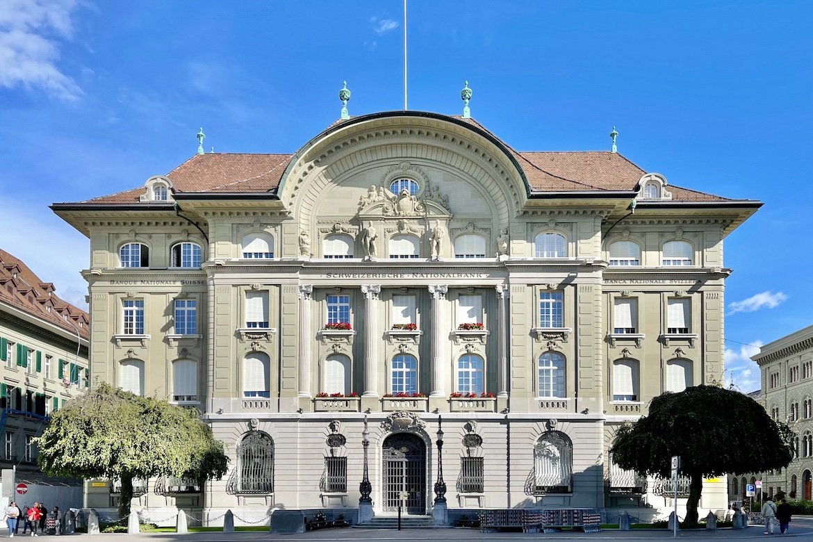 Swiss National Bank Holds at 0% as Inflation Cools, European Stocks Edge Lower