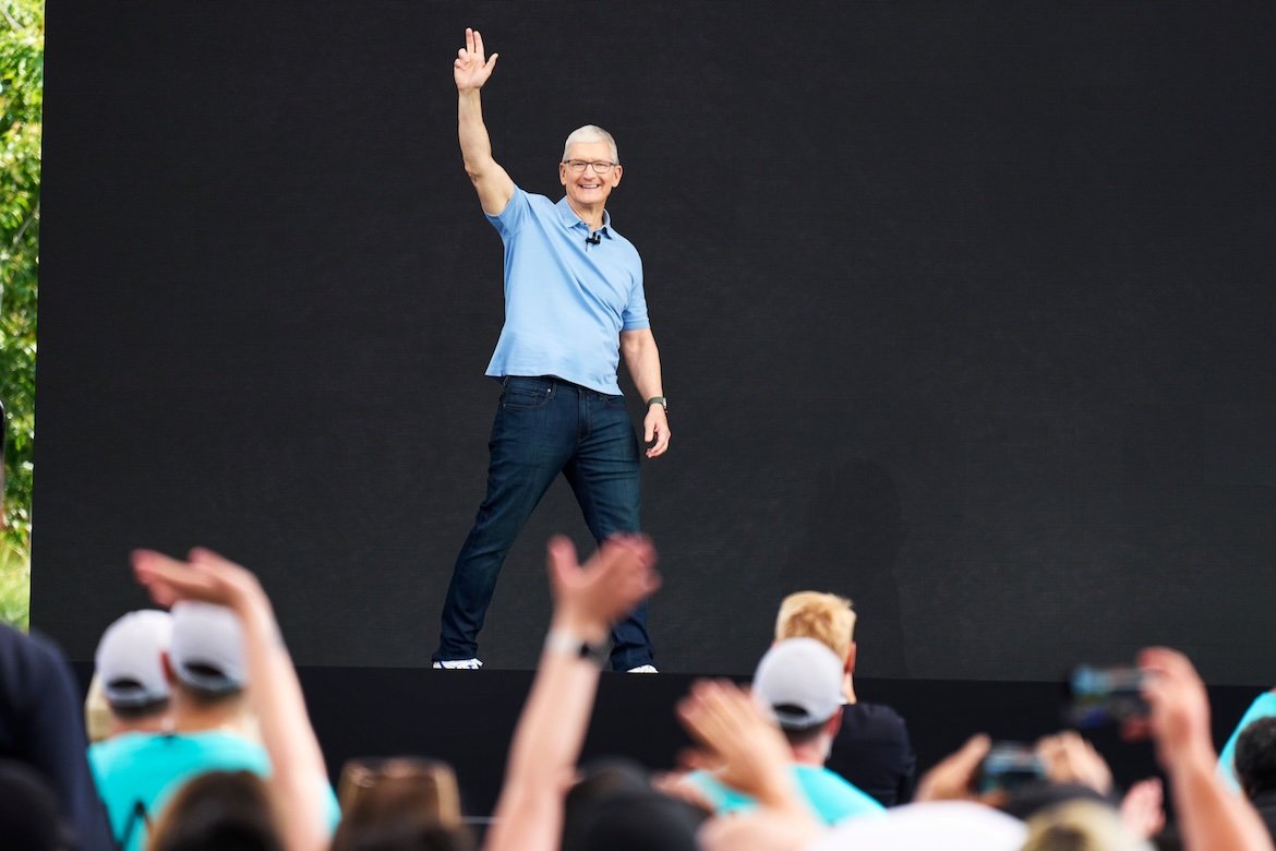 Tim Cook Earns Average U.S. Salary in 7 Hours as Pay Gap Widens