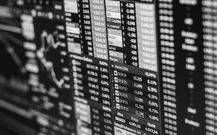 Markets Slide as Trump’s EU Tariffs Spark Flight to Safety, Gold and Silver Hit Records