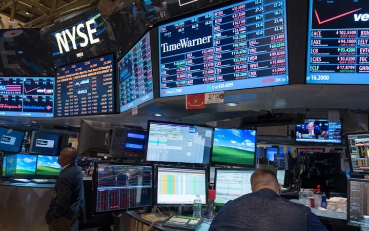 AI Disruption Fears Trigger Selloff in U.S. Software Stocks