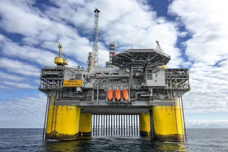 Oil Prices Drop After Trump Delays Potential Strikes on Iran Energy Sites