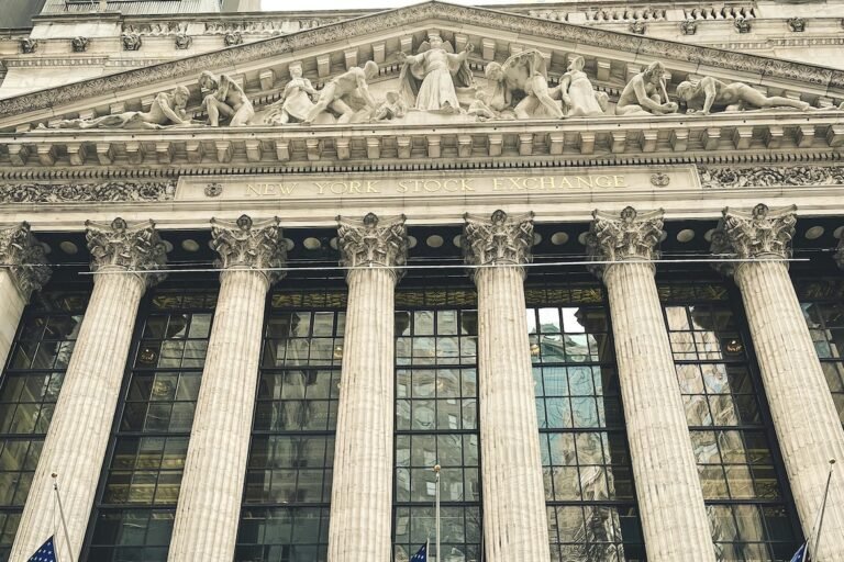 $1 Trillion Wiped From U.S. Stocks at Open as Global Markets Slide