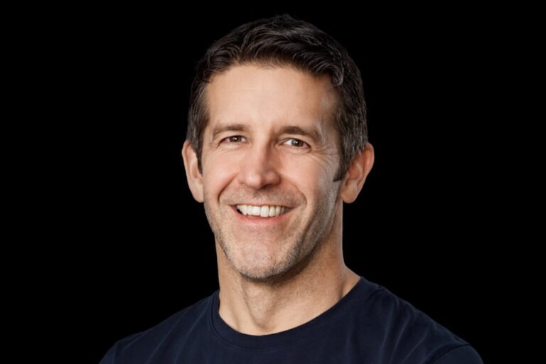 Apple Names John Ternus as CEO, Tim Cook to Become Executive Chairman