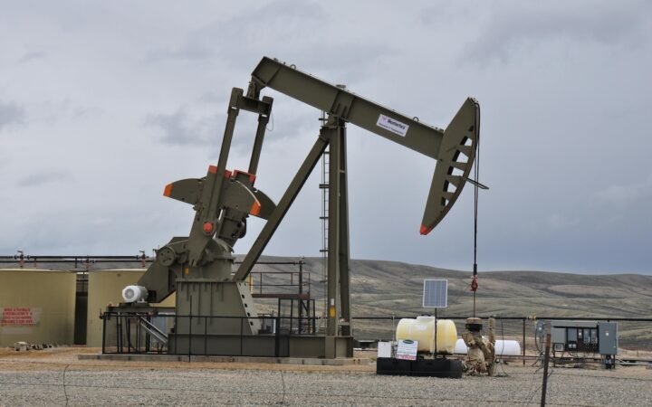 Oil Falls to $81 as Iran Reopens Strait of Hormuz, U.S. Markets Add $430 Billion