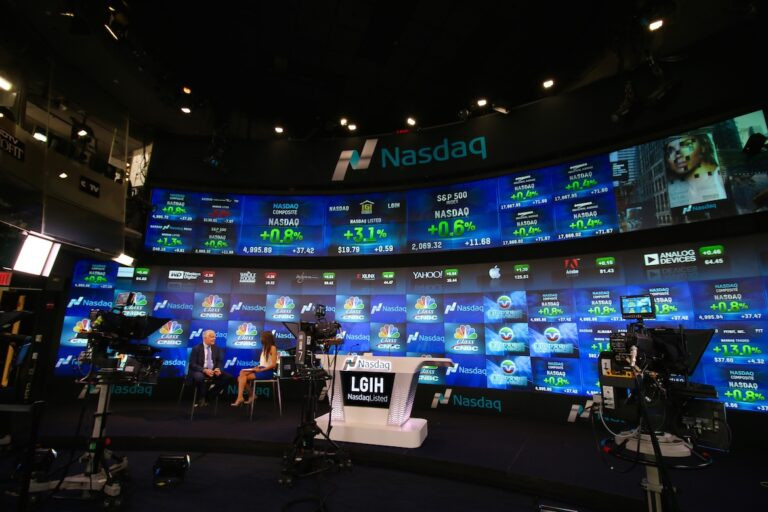 U.S. Stocks Hit Record Highs on Hopes for Potential Iran Peace Deal
