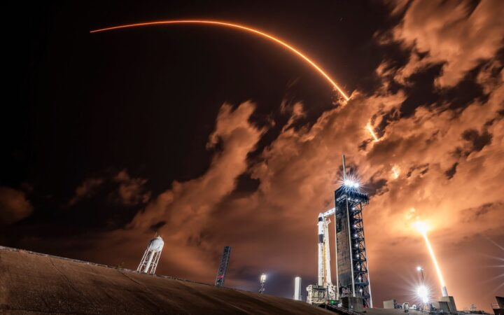 Motley Fool Warns SpaceX May Be Overvalued by More Than 90%