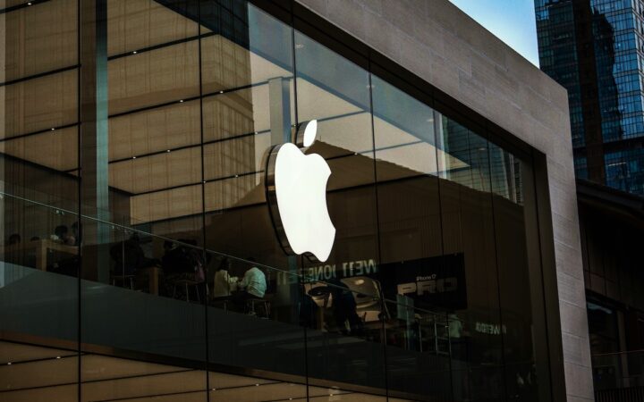 Apple Reclaims Title of World’s Most Valuable Company as Market Value Approaches $5 Trillion