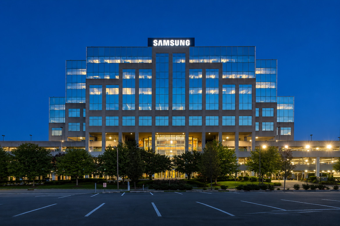 South Korean Stocks Tumble as AI Chipmakers Sell Off Despite Samsung’s Record Profit