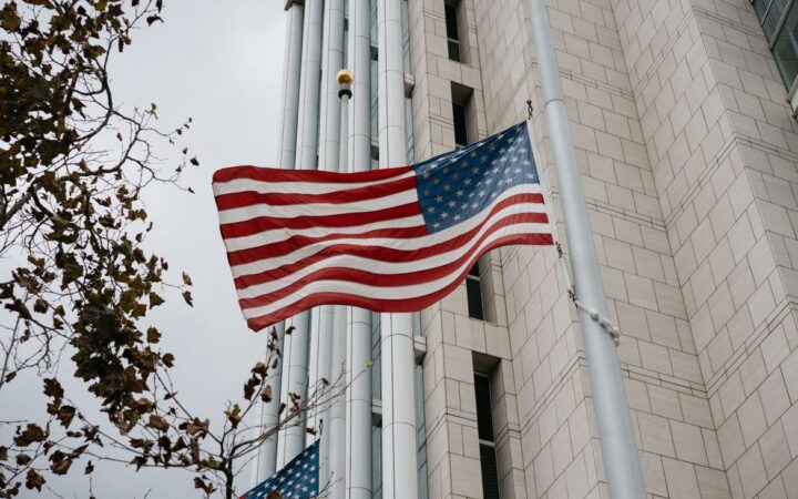 U.S. Weighs Promoting Dollar Stablecoins Abroad as Treasury Market Faces Historic Pressure