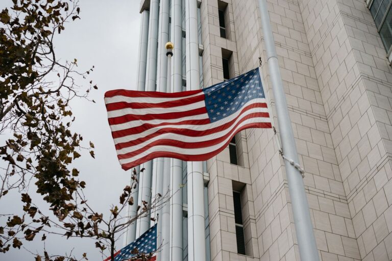 U.S. Weighs Promoting Dollar Stablecoins Abroad as Treasury Market Faces Historic Pressure