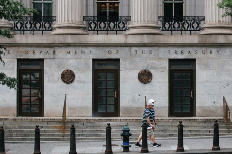 U.S. Treasury Prepares Larger Debt Buybacks as Bessent Moves to Cool Bond Yields