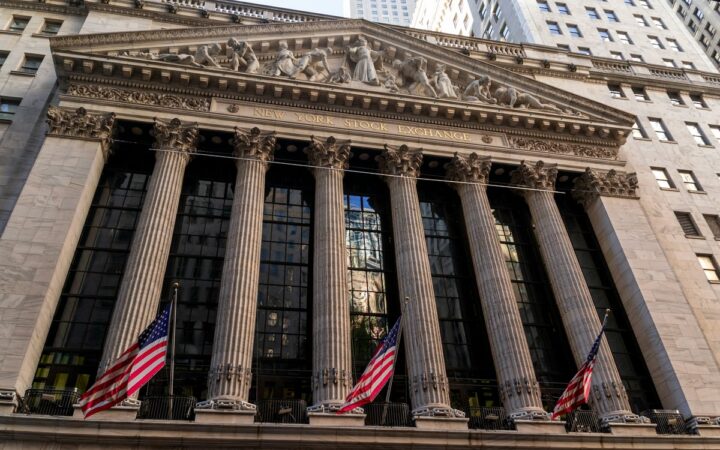 AI Rally Keeps Wall Street Near Records as Treasury Yields Hit 24-Year Highs