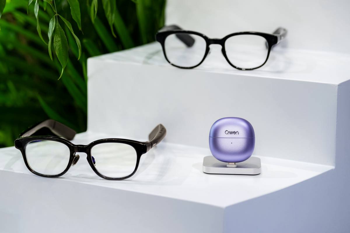 Alibaba Launches $450 Qwen AI Glasses in Consumer Hardware Push