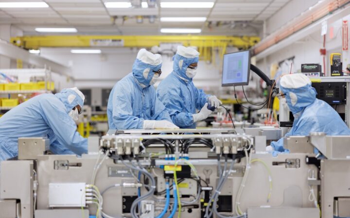 ASML Shares Rise as AI Demand Outruns Planned Supply Through 2028