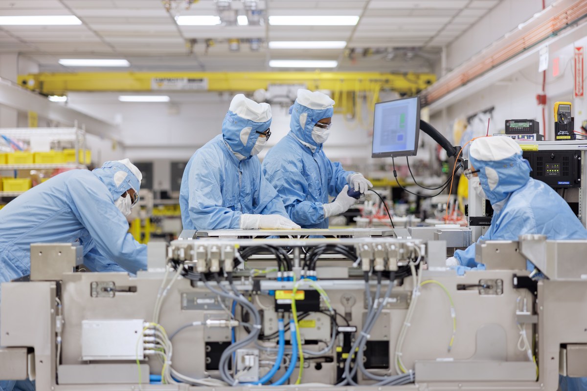 ASML Shares Rise as AI Demand Outruns Planned Supply Through 2028