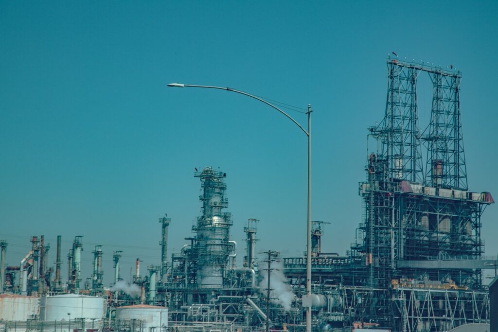 Brent Above $102 as Aramco Warns of Two-Year Oil Stock Rebuild