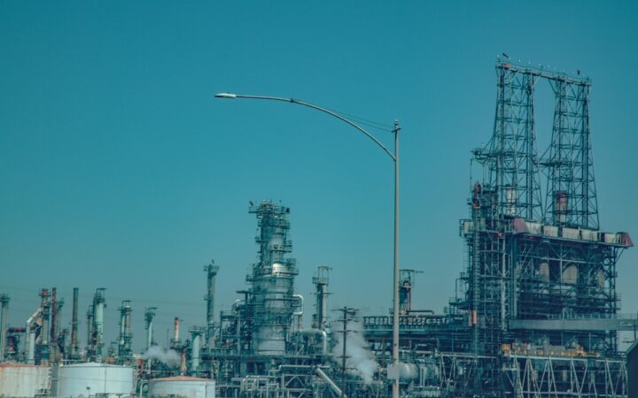 Brent Above $102 as Aramco Warns of Two-Year Oil Stock Rebuild