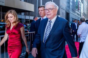 Buffett’s Children Face a $150 Billion Charity Challenge