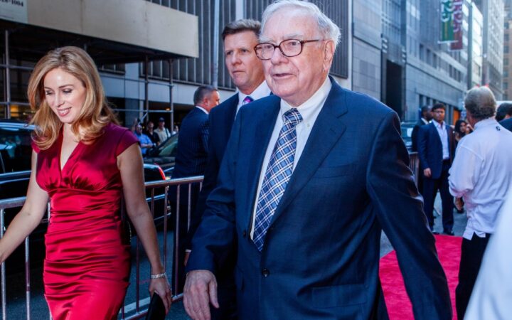 Buffett’s Children Face a $150 Billion Charity Challenge