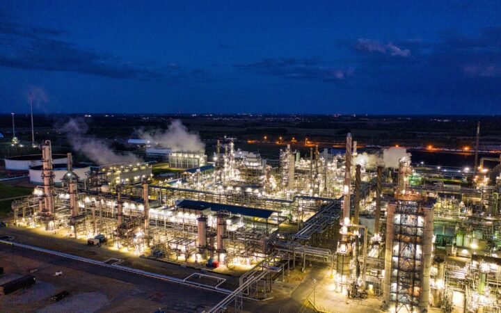 Chevron Beats Q3 Forecasts as Exxon Posts $15.4 Billion Profit