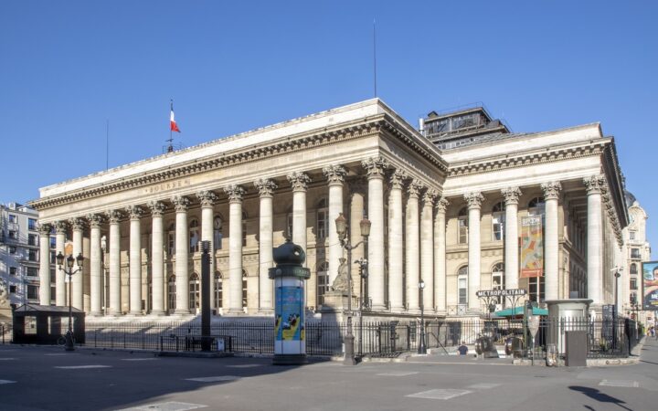 European Stocks Extend Losses as French Protests Deepen Fiscal Fears