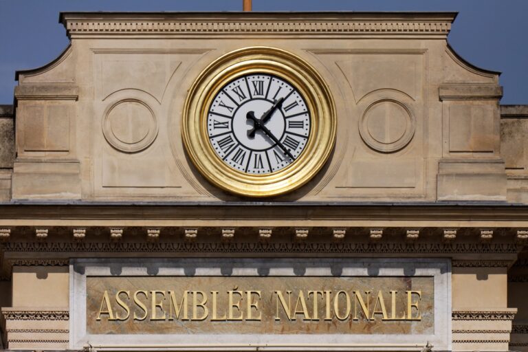 French 10-Year Yield Tops 5% as Budget Deadlock and Protests Rattle Markets