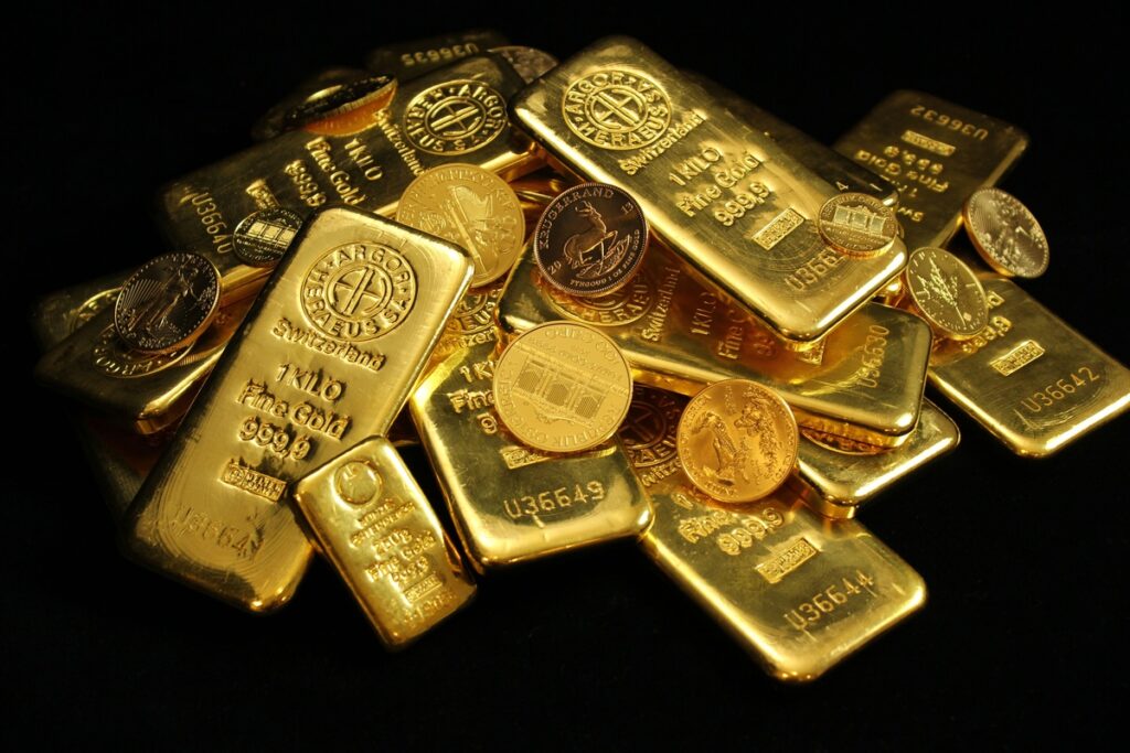 Gold Falls Below $4,000 as Oil Fuels Fed Rate Concerns