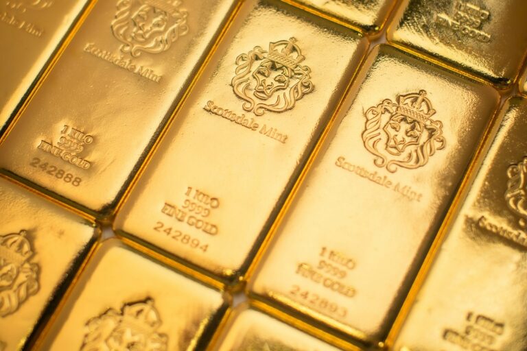 Gold Falls Below $4,000 Again as Inflation Fuels Fed Hike Bets