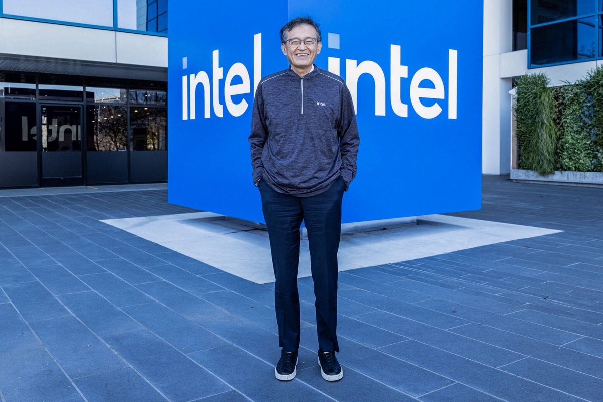Intel Stock Plunges 20% as Weak Q4 Outlook Overshadows Earnings Beat
