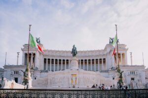 Italy’s Bond Risks Rise as Meloni Lifts Deficit Targets
