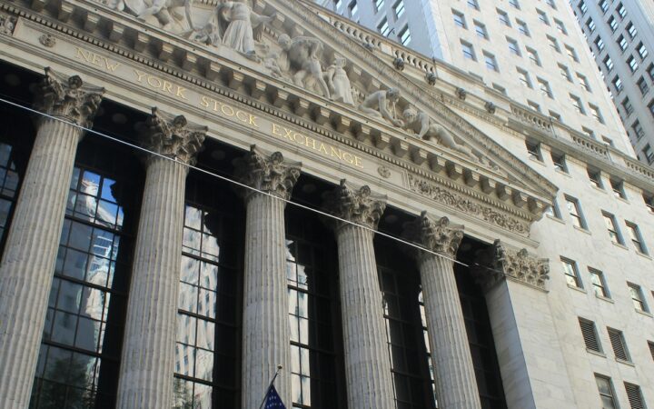 Paul Tudor Jones Plans to Short US Stocks Throughout 2027