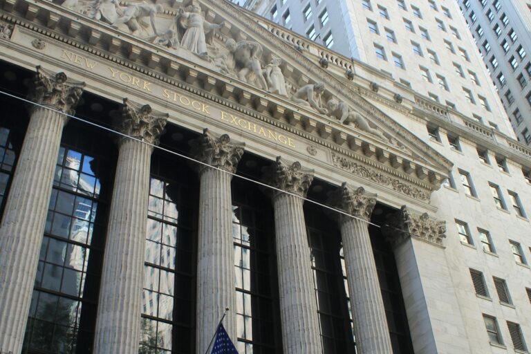 Paul Tudor Jones Plans to Short US Stocks Throughout 2027