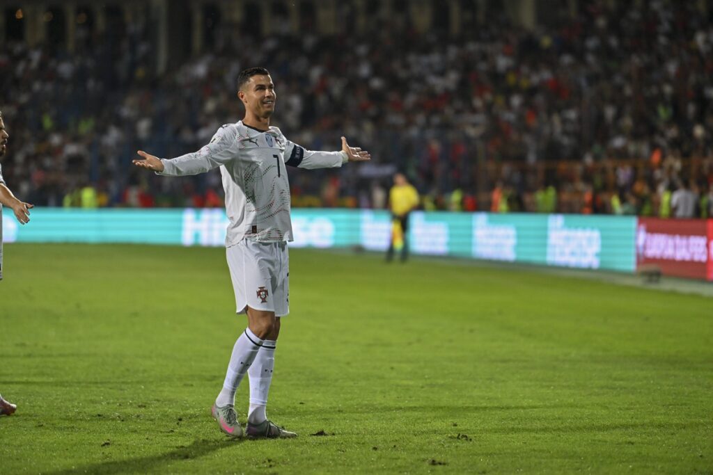 Ronaldo Is First Active Athlete to Earn $2 Billion, Forbes Says