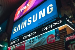 Samsung Stock Falls 2.4% Despite Record $80 Billion Profit Estimate