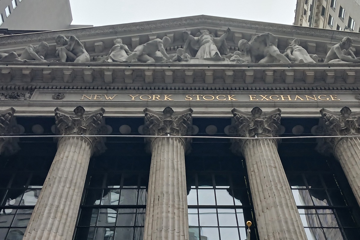 S&P 500 Falls 1% as Hot CPI and AI Debt Fears Hit Stocks