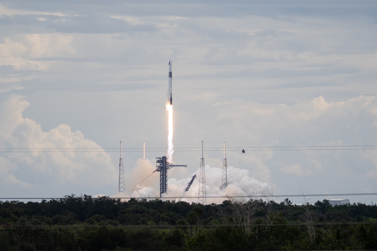 SpaceX Stock Surges Above $160 as Market Value Tops $2.2 Trillion