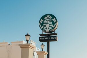 Chipotle Rises 6%, Starbucks Falls 4% on Takeover Report