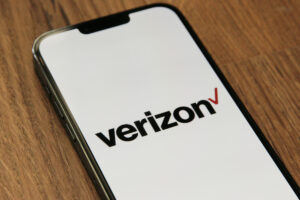 T-Mobile Sinks 13% as AT&T and Verizon Extend Starlink Selloff