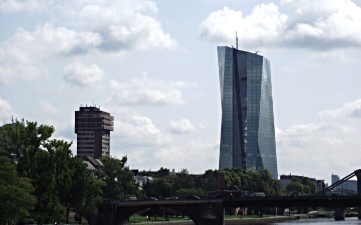 UBS Sees ECB Rate Hikes in December and March, Lifting Peak to 3%